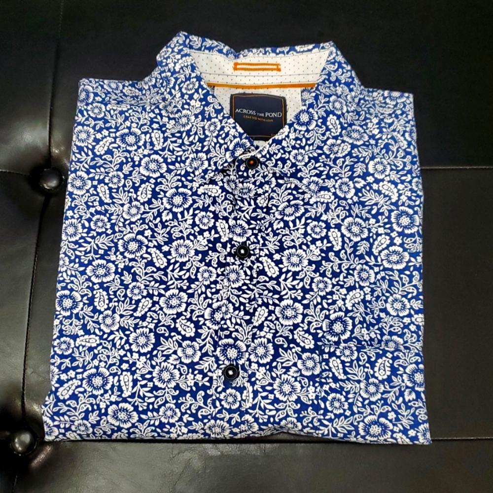 Mens ACROSS THE POND Shirt, Blue and white, floral pattern. SIZE X-Large